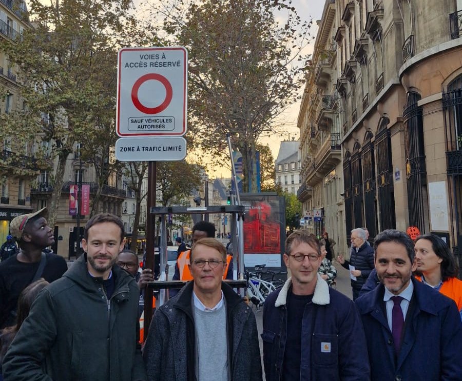 pbloche's tweet photo. Aujourd'hui, la #ZTL prend vie !
A l'instar de + de 230 villes européennes, #Paris se dote d'une mesure pour apaiser son hyper-centre.
Réduction du trafic, baisse des conflits et des pollutions, préservation du patrimoine : une mesure de bon sens pour lutter contre les nuisances. https://t.co/bhsCrKILvr