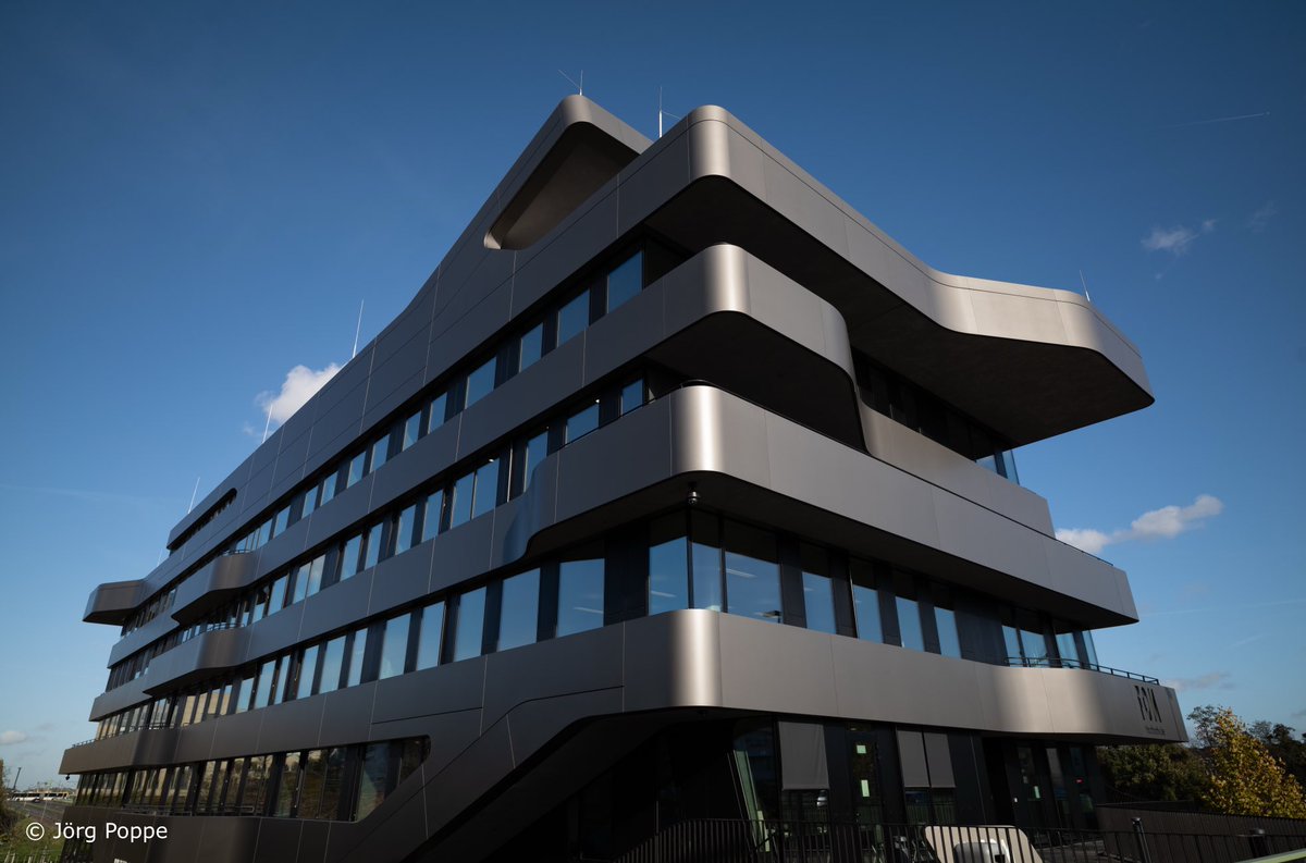 lichtaufnahmen's tweet image. FOM Hochschule.     #fomhochschule #fomdüsseldorf #fassade #architektur #düsseldorf #geometrie #streetphotography #streetphoto #streetphotos #l35142