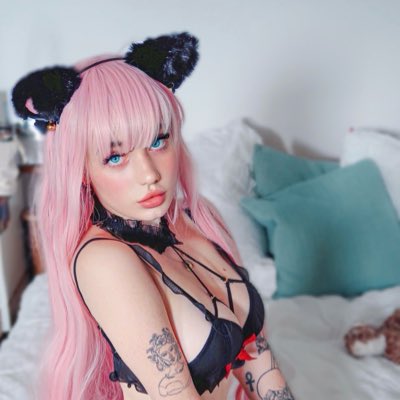 ElenasCapricee's tweet photo. #NeuesProfilbild https://t.co/IxUzcfbek0