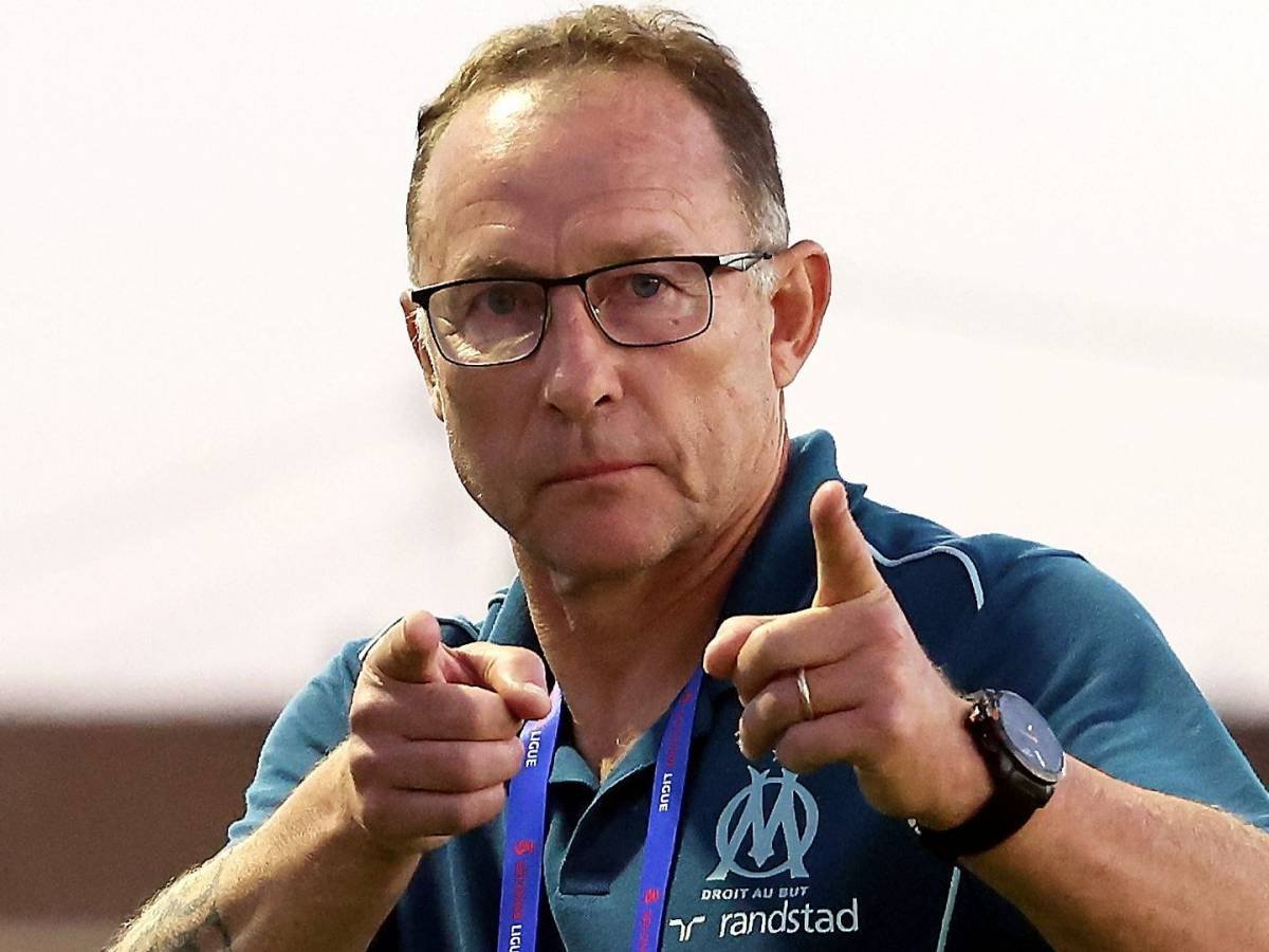 🚨L'OM a décidé de conserver Jean-Pierre Papin en tant qu'entraîneur de la réserve. ✅

Ali Zarrak reste au club mais ne fera plus le lien entre le groupe pro et la Pro 2.

(RMC) #TeamOM