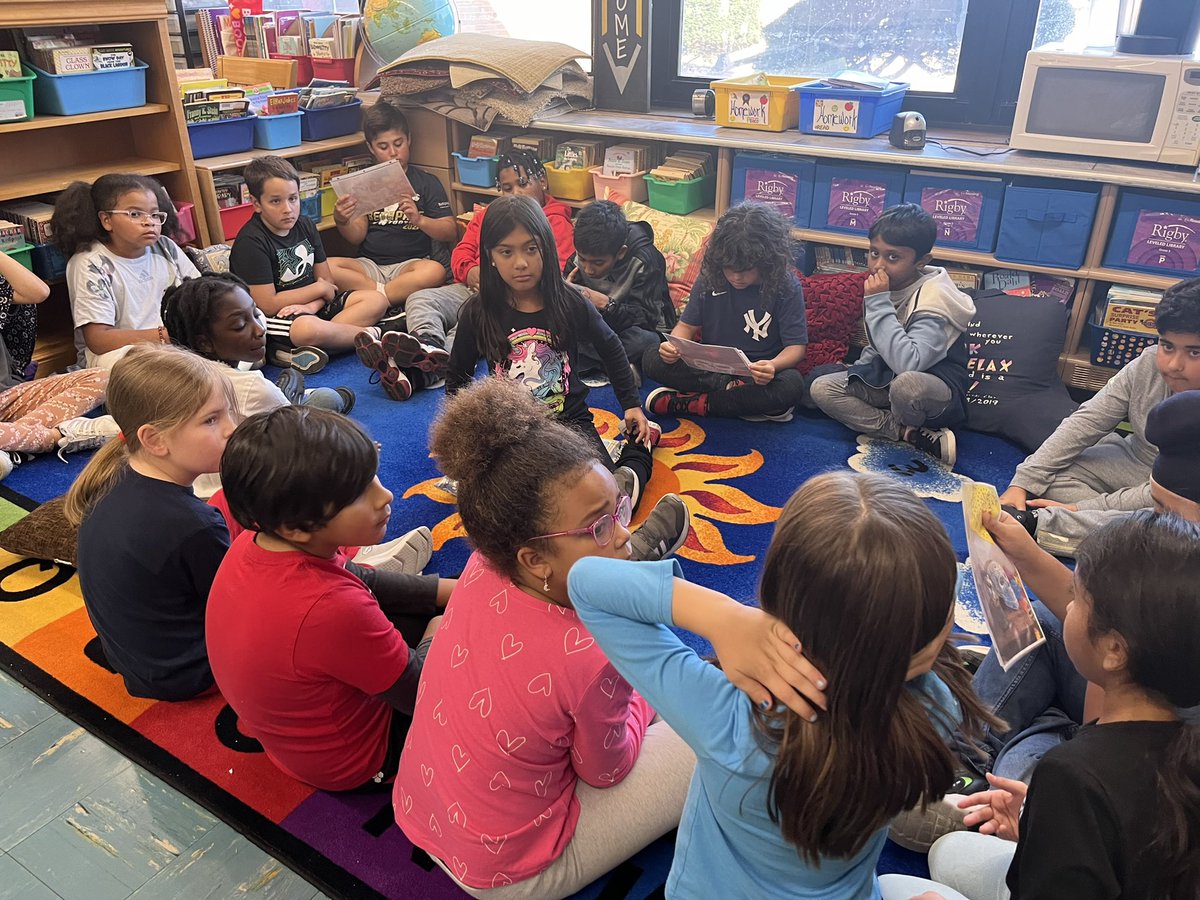 Last week, our friend shared pictures and details of her family’s Día de Los Muertos celebration. We learned so much! ¡Muchas gracias, Corina!