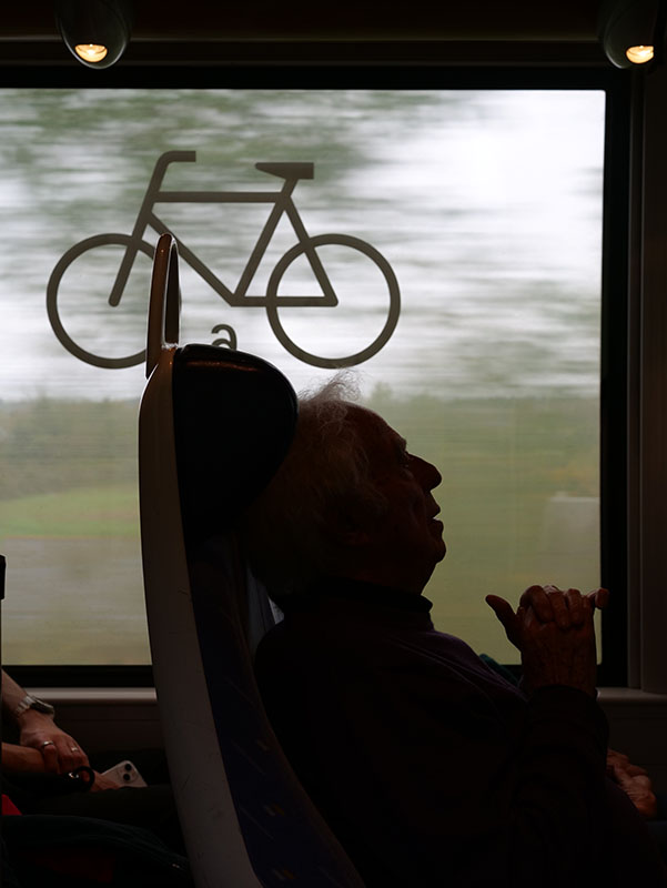 ready_frog's tweet photo. ceci fait beaucoup plus de 280 caractères... 
https://t.co/pag71mHDCt 
#train #sncf #remi #shaka #artcontemporain https://t.co/uASu2xbgAz