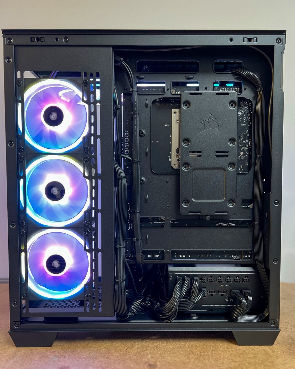 ORIGINPC's tweet image. Cable management = immaculate 😩 How&apos;s your cable management skills?

#originpc #originpcfamily #gamingdesktop