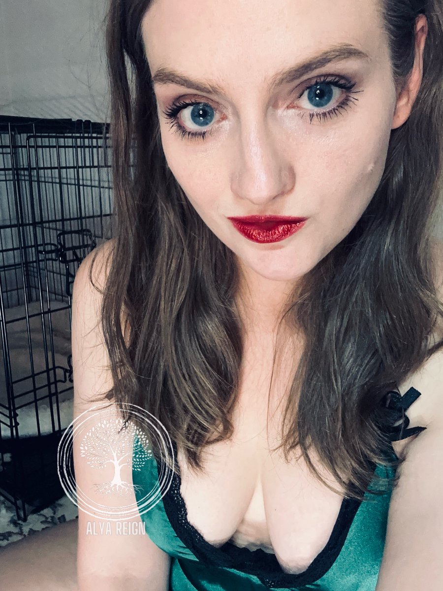 GoddessAlyaR's tweet photo. I see you eyeing my cage. What would you do for a chance to be locked up? 

femdom findom blueeyes redlipstick lingerie send spoilme https://t.co/Il4PdxwaQ1