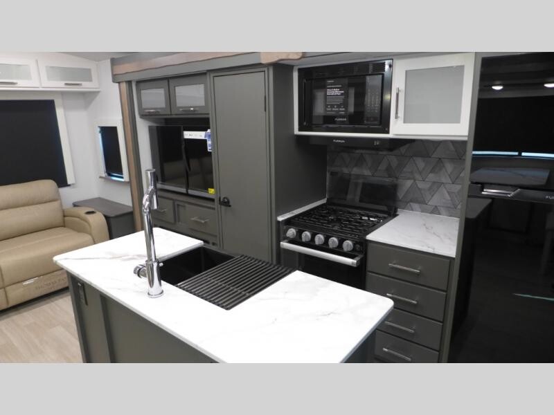 National__RV's tweet photo. 😎 Looking for space? 👉 https://t.co/ngu5cTQMfh There are dual opposing slides in the kitchen and living area for space to stretch out in this New 2025 Keystone RV Bullet Crossfire 287RLS! This Bullet sleeps 5 and has 2 slides. 🗺
#NationalRVDetroit #Camping #Nature https://t.co/NVkwniSThG