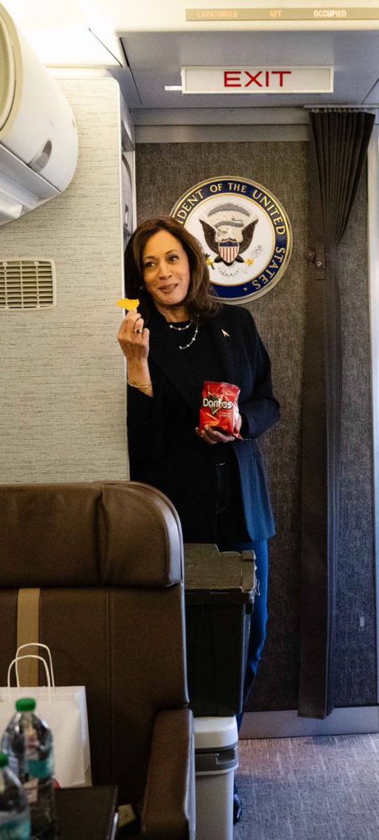 GraceRandolph's tweet photo. Be sure to get out and vote tomorrow!

Or today!  I voted early last weekend 
💙🗳️🇺🇸

Democracy in action! LFG!

What are your election night coverage snacks?  Right now I’m thinking Doritos https://t.co/a5lfaHDqvq