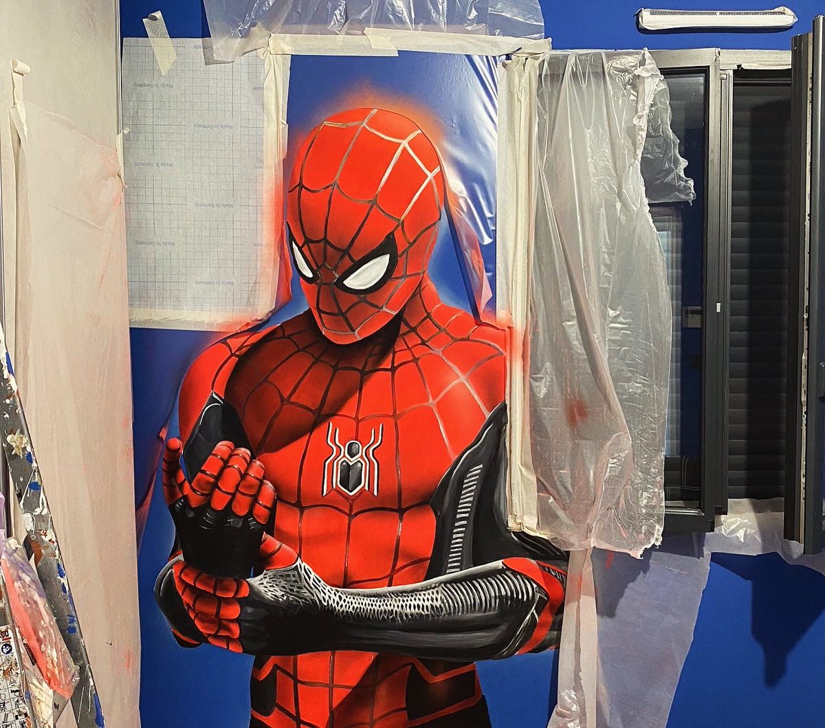 StudiosBastille's tweet photo. L'œuvre d'art murale représentant Spiderman est un cadeau du papa d'un petit garçon qui adore ce super-héros.

Un magnifique Spiderman réalisé dans les règles de l'art !

Encore une bombe de Val !

#spiderman #marvel #marvelcomics  #decoration #marvels #fresque #artistepeintre https://t.co/TkisrLWUGY