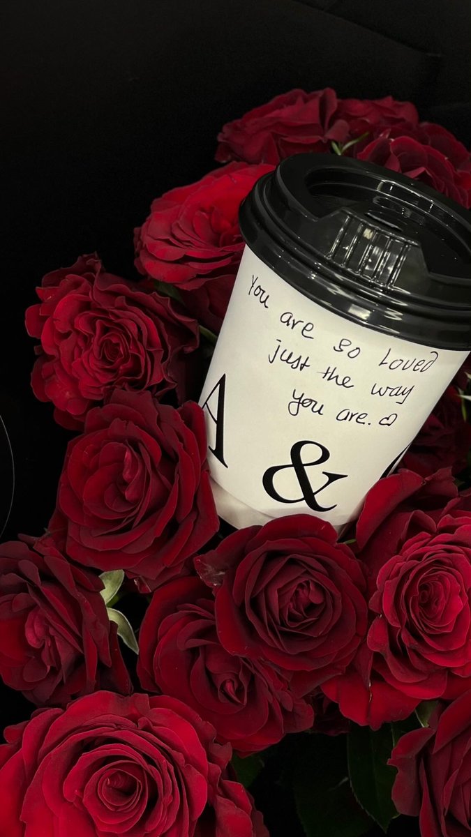 - أغلى دقايق العُمر يوم
 اشرب قهوه واتأملك ♥️