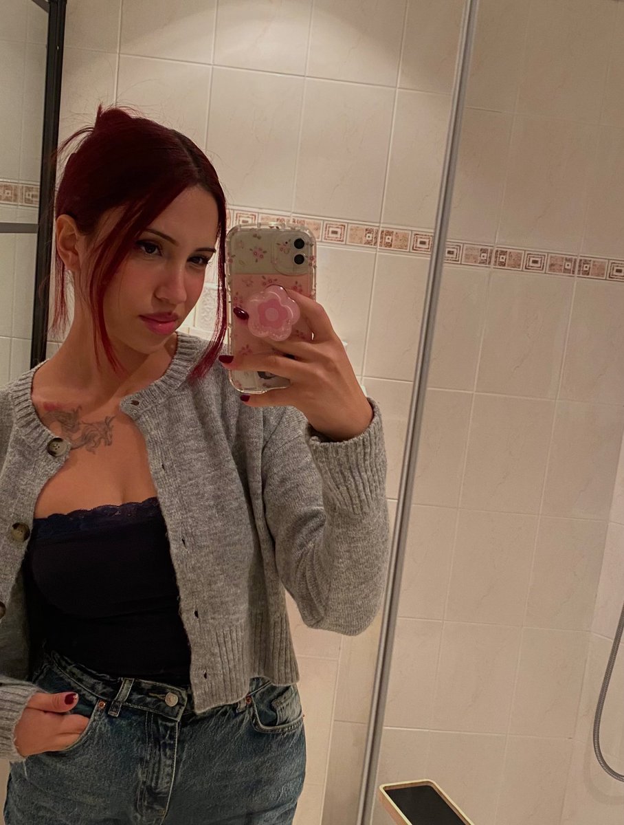 bugün beyle ücüncü yılı kutladık evlensek mi diye düsündük sonra zaten gecen yaz evlendigimiz aklımıza geldi