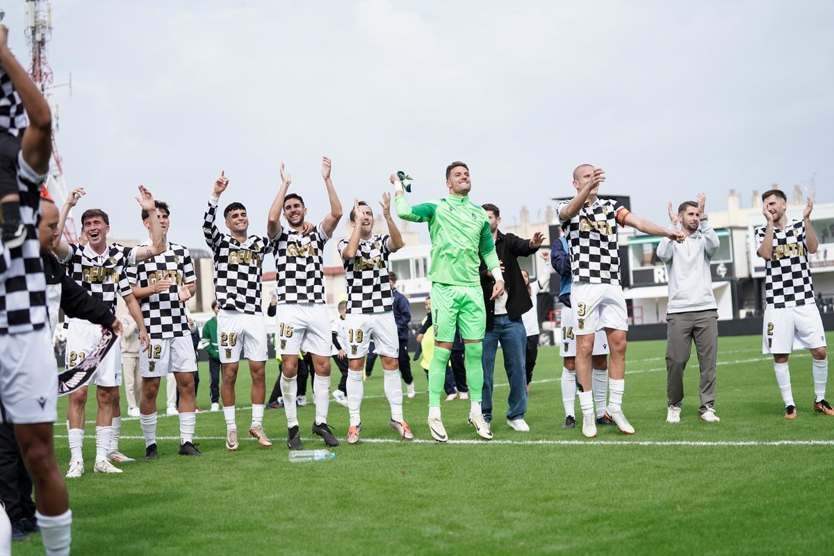 Felicidad 🤍🖤 <a href="/ADCeuta_FC/">AD CEUTA FC</a> 
.
.
.
.
#murube #creer #ceuta #equipo