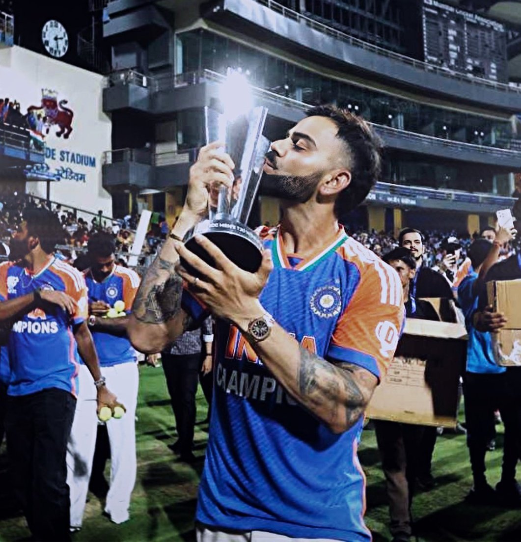 riyo369's tweet photo. Happy Birthday @imVkohli, you are one in a generation, you are gem 💎 for us.
#HappyBirthdayKingKohli https://t.co/UTlV6fLH9c