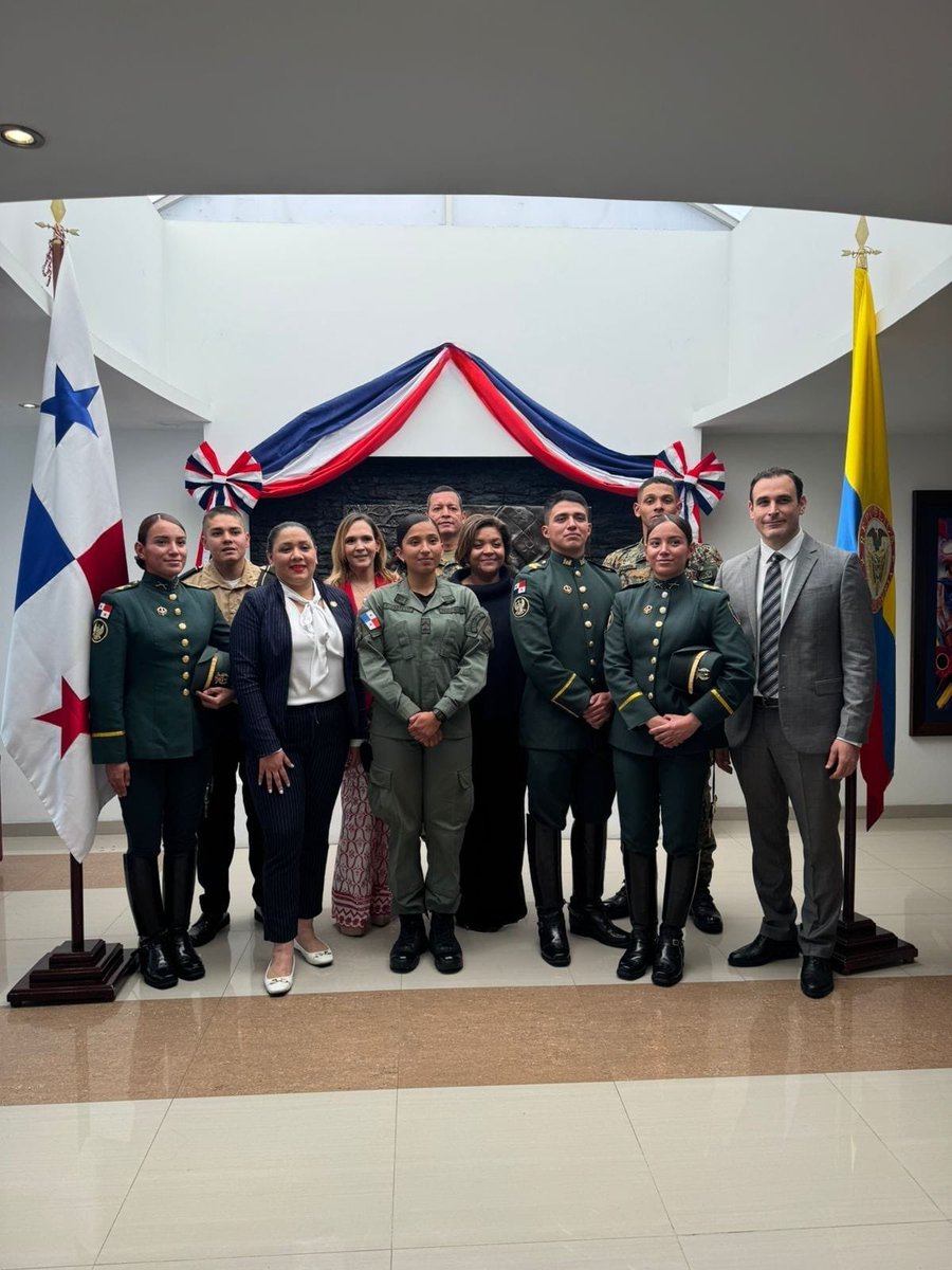 Embajada de Panamá en Colombia tweet media