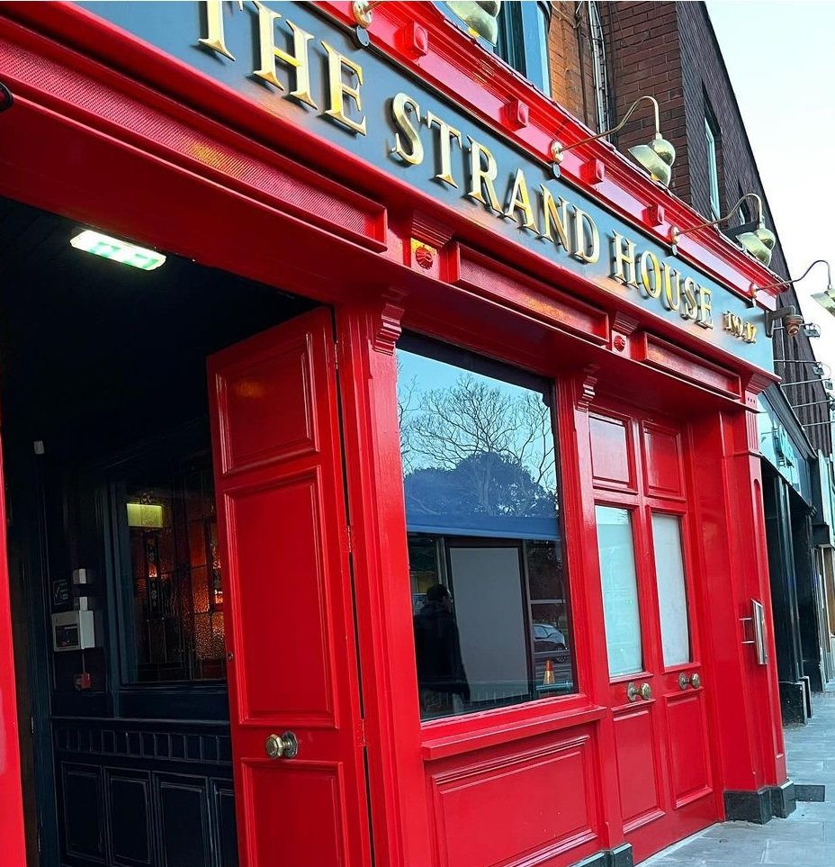Planning permission has been granted for the Strand House to change a floor to an apartment.

Further details here:
planning.agileapplications.ie/dublincity/app…