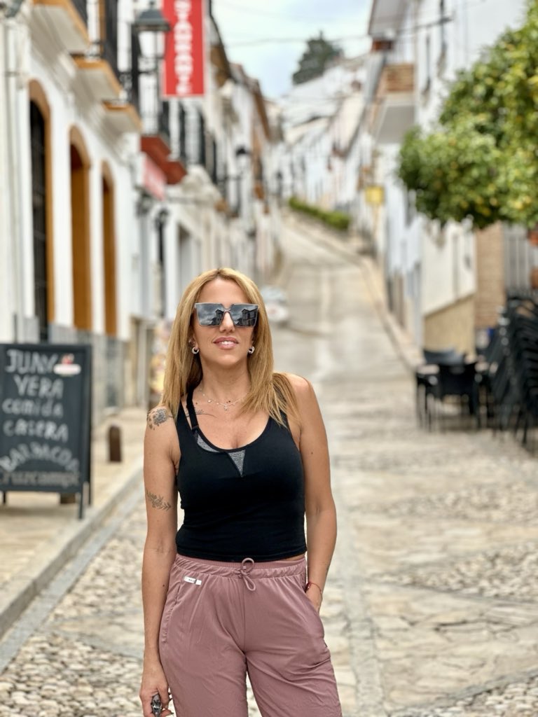 "Que la vida siempre me encuentre de viaje y feliz"