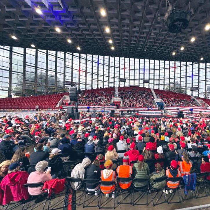 mattmfm's tweet photo. Hard to recall a presidential campaign with such low energy and small crowds so close to Election Day as we're seeing with Trump.

His rallies today are remarkably empty. https://t.co/WJsgD3JxMe