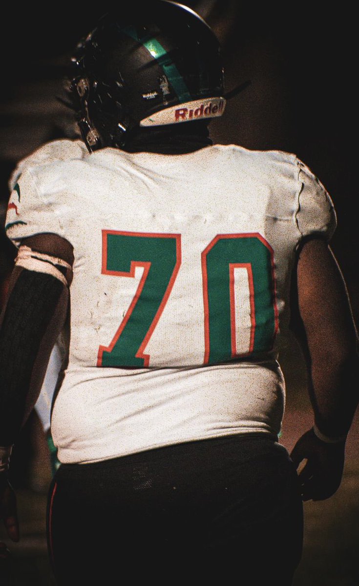 70wishes's tweet photo. End of the regular season with my family we went thru endless battles next is the playoffs. https://t.co/i5NYRiNho9