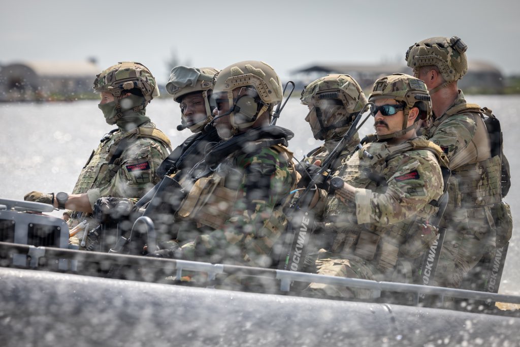 Lagos, Nigeria 🇳🇬. 
Our embarked #RoyalMarines of <a href="/47CdoRM/">47 Commando (Raiding Group) Royal Marines</a> conducted patrol &amp; manoeuvres training aboard their Commando Raiding Craft (CRC) with combined teams of  <a href="/42_commando/">42 Commando Royal Marines</a> &amp; <a href="/NigerianNavy/">Nigerian Navy</a> Special Boat Squadron embarked. 
🇬🇧⚓️👊🇳🇬 #StrongerTogether #securitypartnership