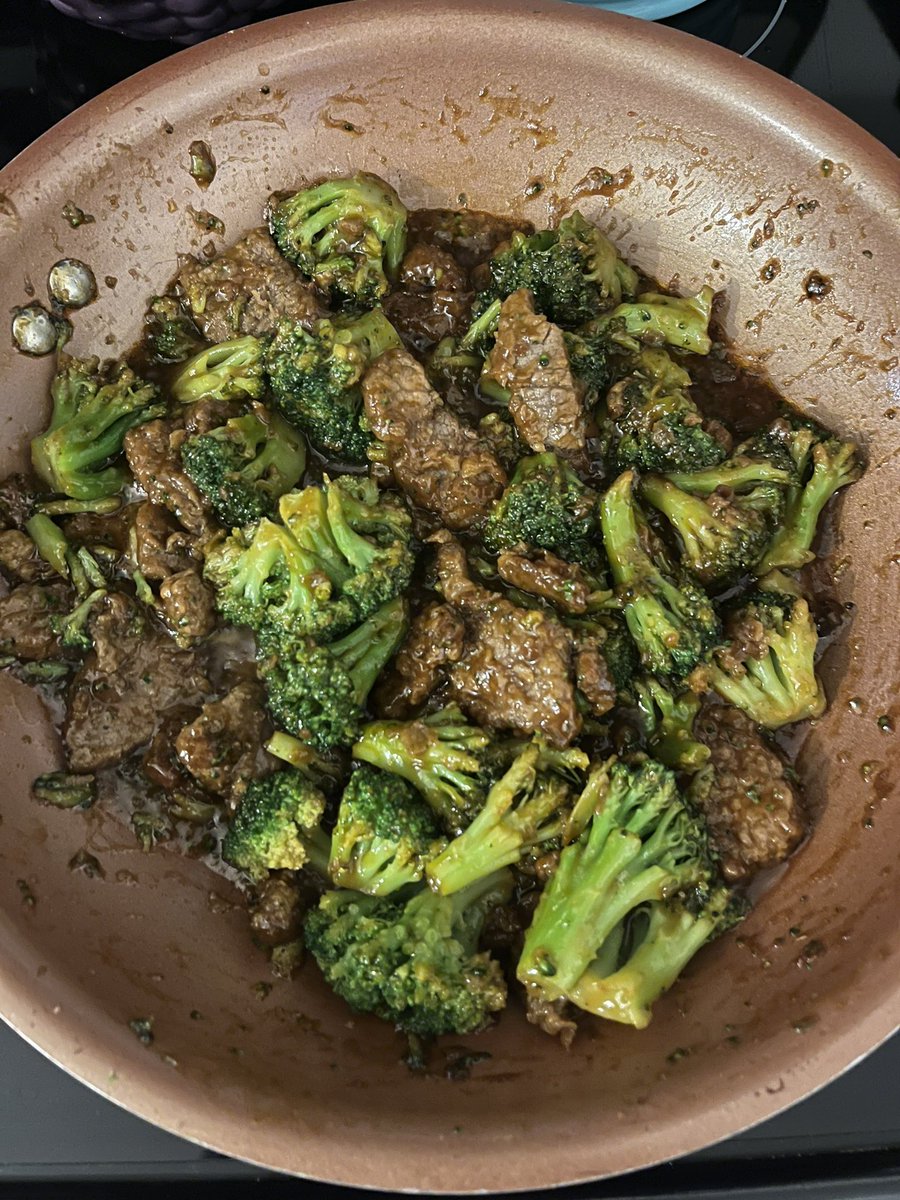 milkysilky1's tweet image. Blessed day to cook on a Sunday. #sundaycoooking #mencooking #cookies #stirfry #Sunday #singlelife