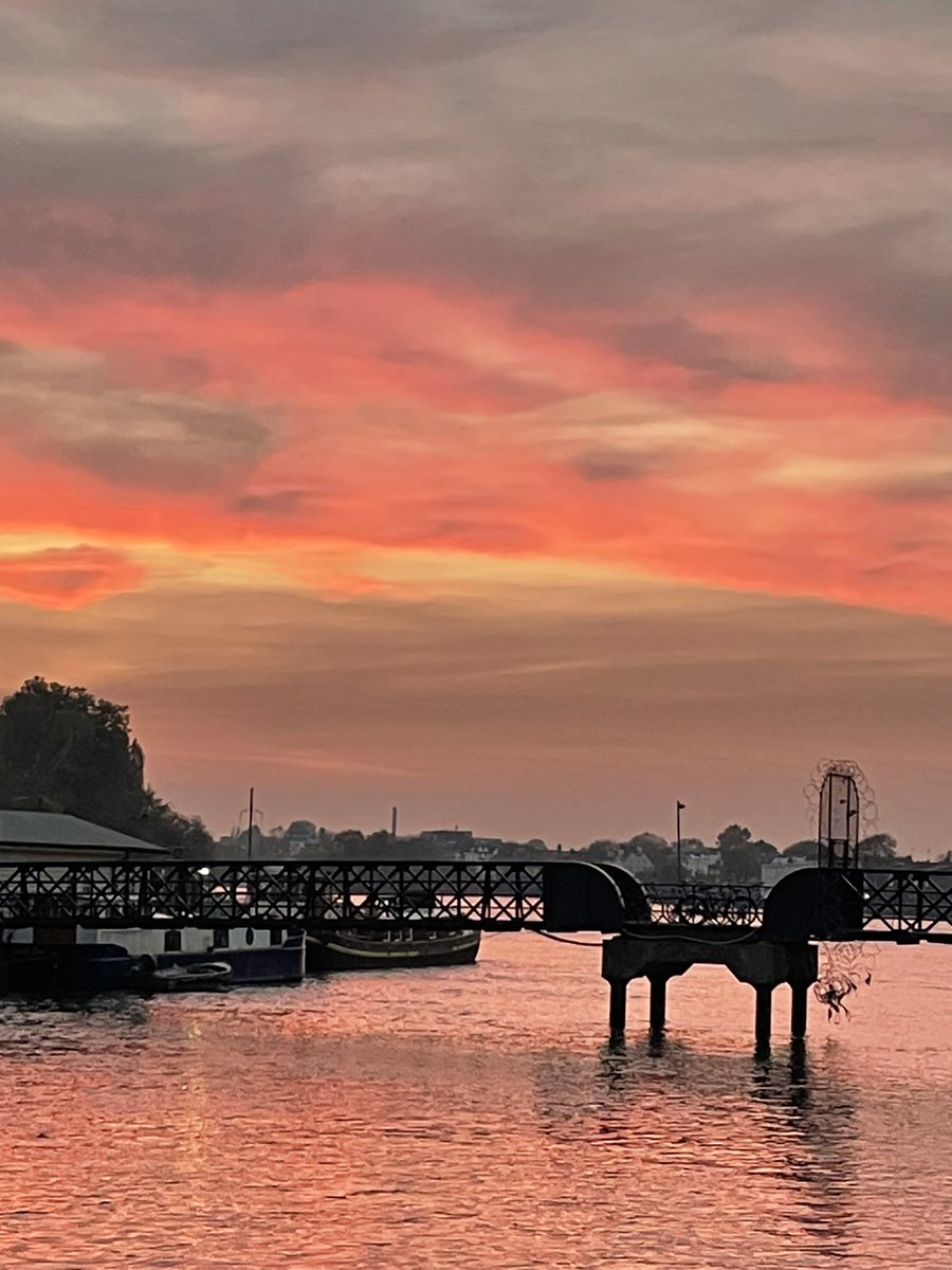 Sunset on the Thames tonight 🌅