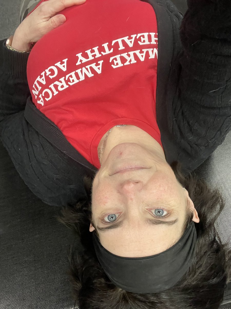 TrimpeChristine's tweet photo. Checking in on a drizzly Monday morning.  Could just nap on the box, but nah! Let’s do this ‼️

#SugarFreed #FitBodyBootcamp #FitBodyForever #Fit50s https://t.co/aRFub7B4lG