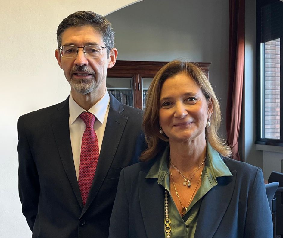Uni_Insubria's tweet photo. 👩🎓 Maria Pierro è ufficialmente la prima #rettrice di #Uninsubria
🏛️ Con il prorettore Umberto Piarulli, inaugura il mandato puntando su trasparenza e inclusione, nuovi spazi didattici e una forte sinergia tra le sedi di Varese e Como
🔗 https://t.co/XIPBvjUaJS
#NuovoInizio https://t.co/56AXnkLEwG