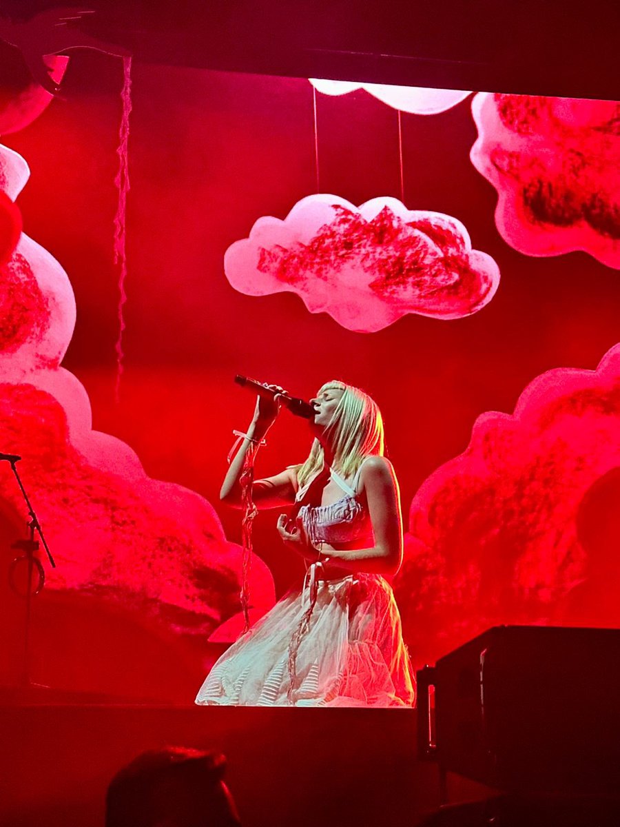 sofia111___'s tweet photo. Te amo tanto @AURORAmusic  🩵🤍💙

El mejor concierto de mi vida. 
Escuchar a la persona que me acompañó en un momento complicado para mí con su música es algo que jamás voy a olvidar. https://t.co/vHZRnG5wnB