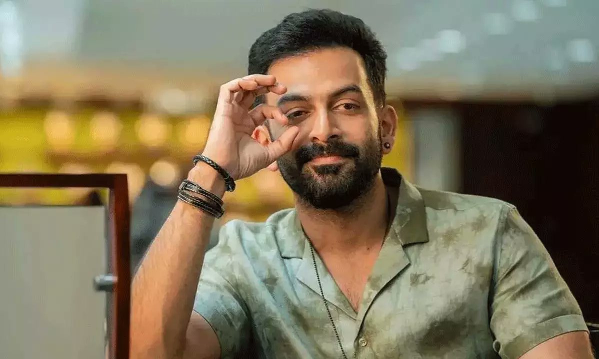 am_Migrade's tweet image. The Bollywood grapevine is abuzz with news that #PrithvirajSukumaran and #KareenaKapoorKhan  are set to collaborate in an upcoming project directed by #Meghna Gulzar, known for acclaimed films like Raazi and Sam Bahadur.  collaborations!