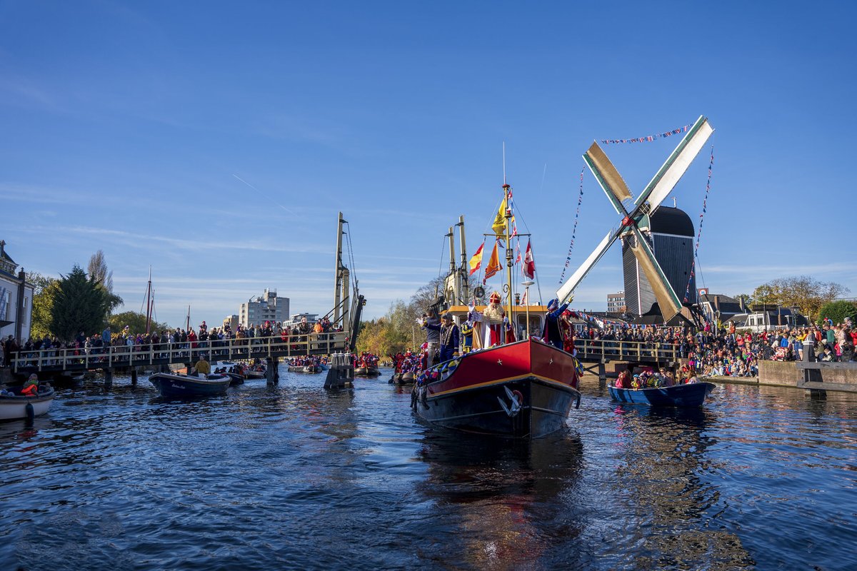 16 november komt Sinterklaas aan in Leiden! 🎁 Na aankomst stapt de goedheiligman op zijn schimmel voor een feestelijke optocht over de Haarlemmerstraat en Breestraat. 

Lees meer 👉 visitleiden.nl/nl/agenda/3982…