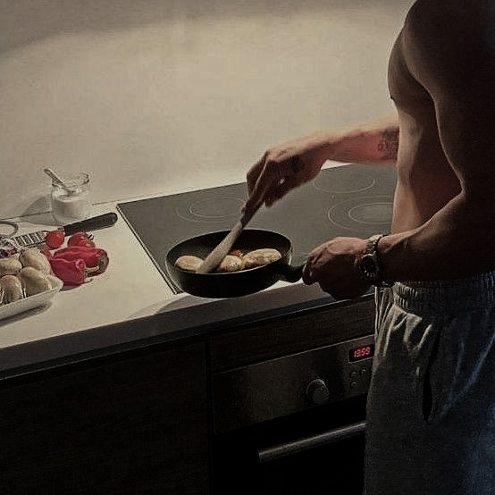 ㅤ
ㅤ
Guess who is just coming back from working late and then cooking? Ah, that's me.
ㅤ
ㅤ