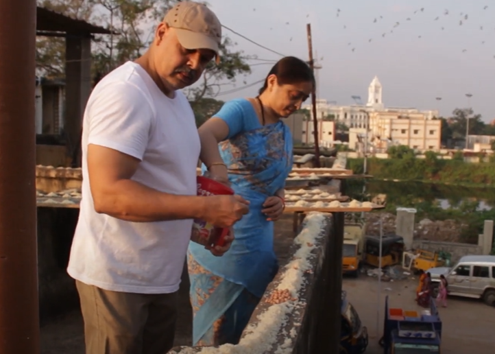 YogiTweetz's tweet photo. The parrot feeding terrace featured in #Meiyazhagan is actually a Parrot house run by Mr.Sudarson Sah in Chennai !! Visitors are welcome to bring rice and volunteer to feed the parrots !! Inspiring and incredible work from him !! 

📍Parrot Sudarson, Chennai
Timings: 4:30-5:30PM https://t.co/3jhBBEgK0h
