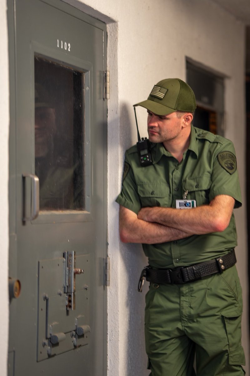 InmateCT's tweet image. You think I'm gonna let you out of solitary? Fuck no.

📸 @BigRingBootman