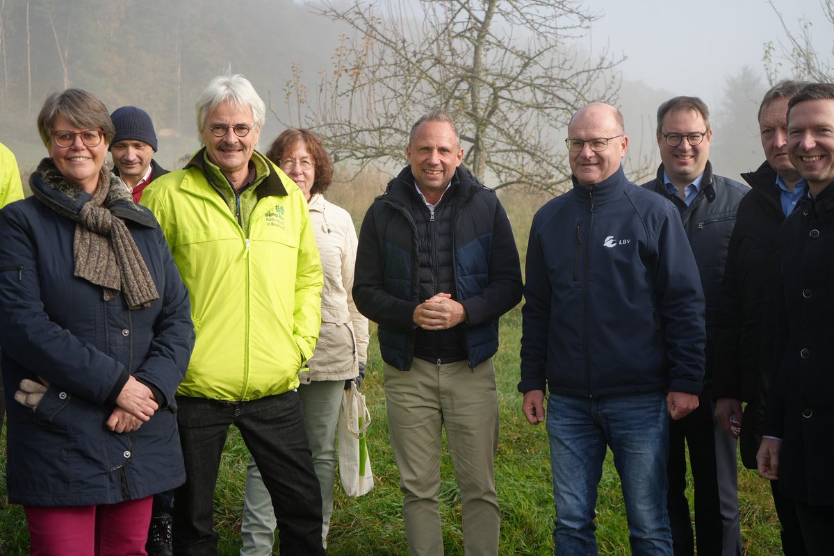 Mit dem Streuobstpakt setzen wir ein Zeichen gegen Artenschwund und für Trendwende beim Rückgang der Streuobstbestände. Das Ziel: Bis 2035 sollen zusätzlich eine Million Bäume gepflanzt und bestehende Streuobstwiesen erhalten werden. Bereits rund 100.000 Bäume sind neu gepflanzt.