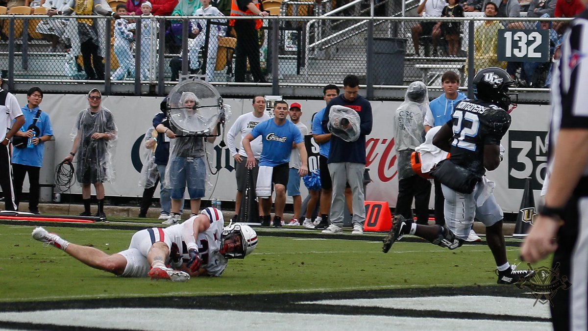 I am amazed that <a href="/datboymyles_/">Myles montgomery</a> can run like that in that knee brace!