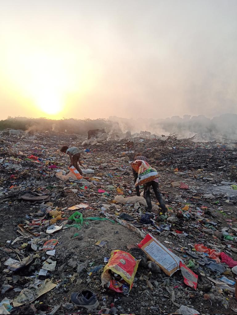 gogarbage_in's tweet photo. स्वच्छता ही सेवा 2024 और हम शहर के जागरूक नागरिक 
अपने ही शहर को स्वच्छ नहीं रख सकते 
स्वच्छ भारत मिशन 
डंपिंग यार्ड सोजत सि
हम तैयार हैं इसको स्वच्छ बनाने में GOGARBAGE 
@SwachhBharatGov @SwachSurvekshan @startupindia @istart_Raj @deesoo_in @DcDmPali https://t.co/cbsR2B9y4K