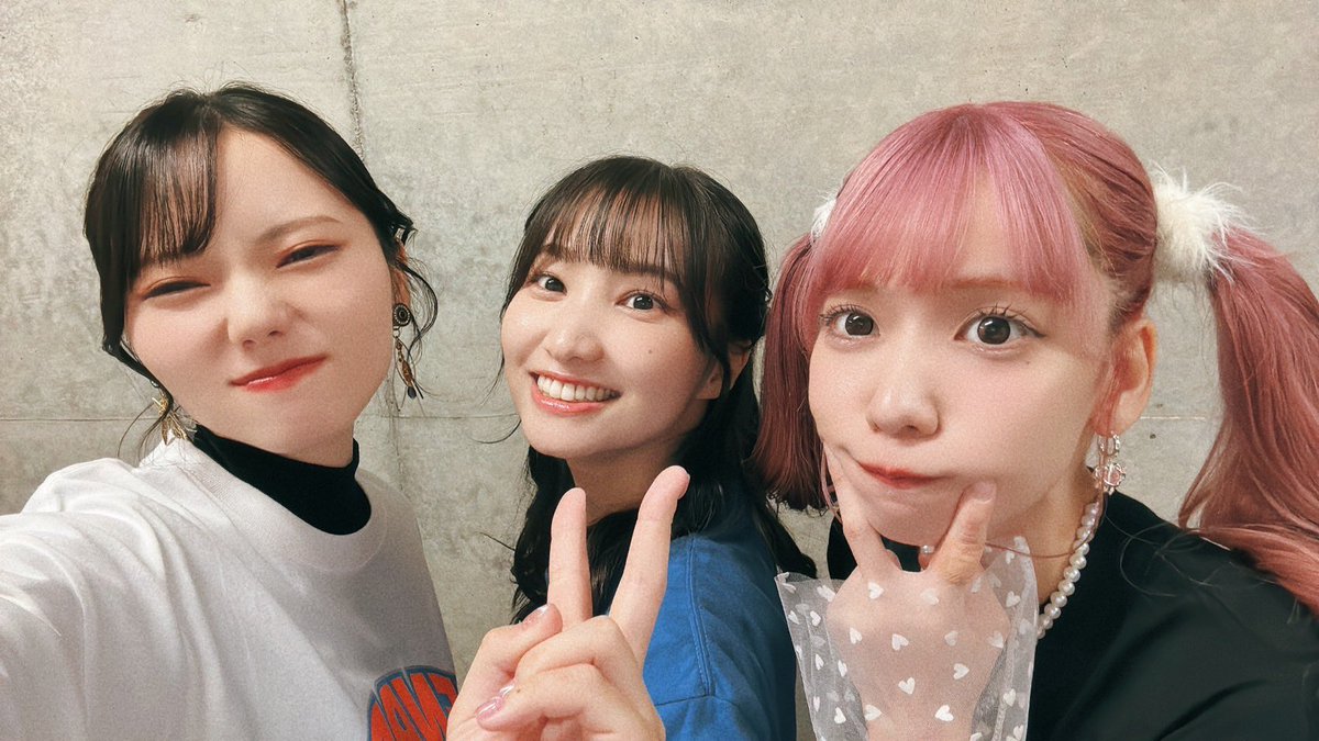 mochi_yumi25's tweet photo. リハ、本場と3日間でめちゃくちゃ仲良くなった
しゃもさんとあずささん！
最高の先輩たち✌️

#KENPROCK2024 https://t.co/p4kcE576qP