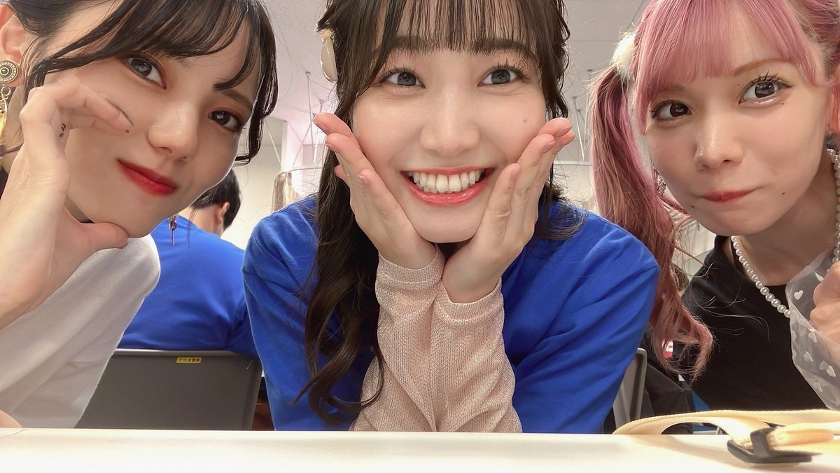 mochi_yumi25's tweet photo. リハ、本場と3日間でめちゃくちゃ仲良くなった
しゃもさんとあずささん！
最高の先輩たち✌️

#KENPROCK2024 https://t.co/p4kcE576qP