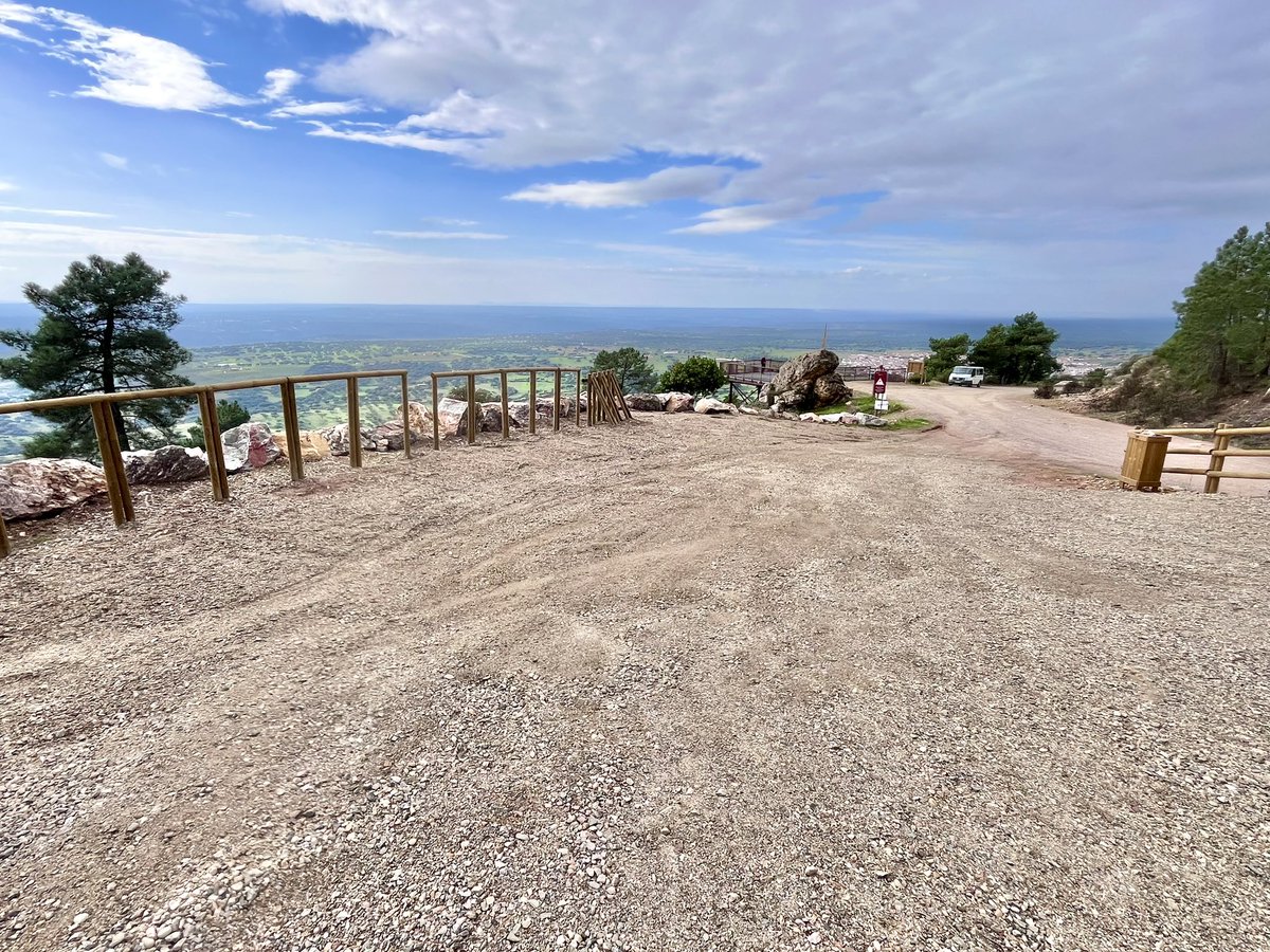 🐺 𝗡𝗨𝗘𝗩𝗢 𝗠𝗜𝗥𝗔𝗗𝗢𝗥 𝗘𝗡 𝗘𝗟 ❞𝗖𝗔𝗡𝗖𝗛𝗨 𝗗𝗘𝗟 𝗟𝗢𝗕𝗨❞

💚🤍🖤 SERRADILLA (CÁCERES)