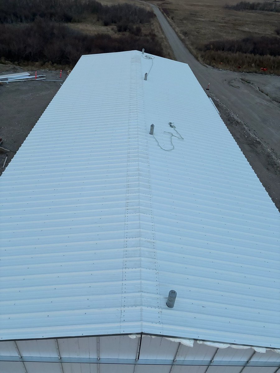 crane_steel's tweet image. 📍  Rocanville, SK. 

New roof? No sweat! 🛠️ Making quick work of closing it all in here in 'the gap' 

#saskatchewan #cranesteel #steelbuilding #builder #familyowned
