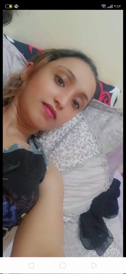 تعبانه محتاجه حد يساعدني