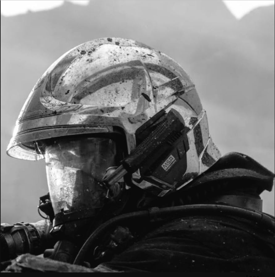 <a href="/SDIS41/">SDIS 41</a> ⚫️ L'ensemble du personnel <a href="/pompiers24/">SDIS 24</a> adresse ses sincères condoléances à la famille, aux collègues et aux amis des 2 sapeurs-pompiers décédés tragiquement
🙏 #Soutien #Deuil