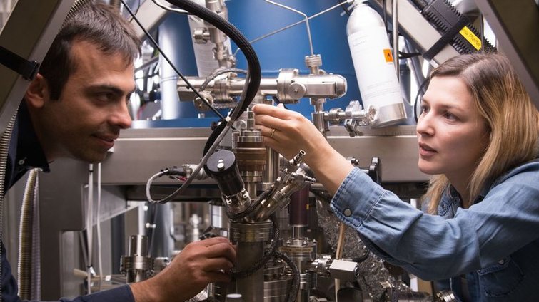 MPGCQM's tweet image. Are you looking for a #PhD position in the fascinating field of #quantummaterials supervised by world leading scientists? MPGC-QM is offering⚡️several fully funded ⚡️PhD positions 🎓!!
Learn more here ⤵️
quantummaterials.mpg.de/3352/Applicati…
Deadline ➡️11 December !
Please share!