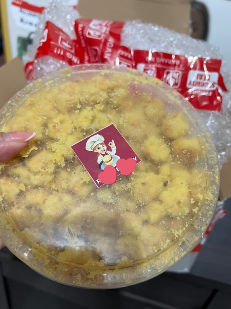 SJ_SsiwonChoi's tweet photo. Kirim kue kering melalui @lionparcel_  cepet sih sehari sampai. Tapi kue nya hancur lebur pdhal udah double packing buble wrap + kerdus + sticker dan tulisan jangan di banting..gimana donk ya? Kapok banget dah👎🏻 https://t.co/Jj6ZH2JPC8