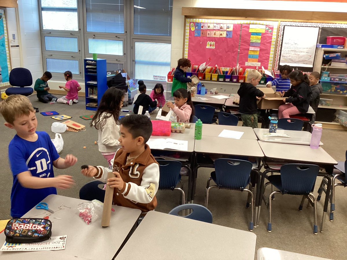 RockinRoom5's tweet photo. Engineers at work! #STEMD69 https://t.co/gfn4MMO9FP