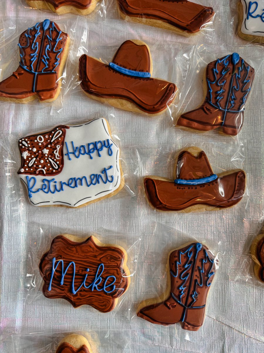 CrossroadsBank's tweet photo. ...&amp; just like that, our Chief Lending Officer, Mike Walters, is headed into a well-deserved retirement! 🎉

Thank you, Mike, for your lasting impact and commitment to our team! 👏 Wishing you all the best in this exciting next chapter! https://t.co/Gj2HguMWD1