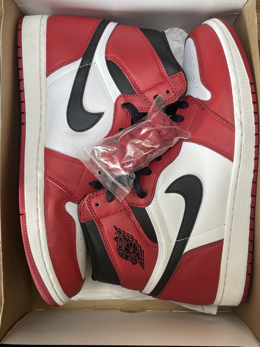 DblocDunks's tweet image. True Classics

Air Jordan 1 &quot;Chicago&quot; (2015)
Preowned, Excellent Condition
Size 11
$799 Shipped

RP&apos;s Greatly Appreciated
DM TO PURCHASE