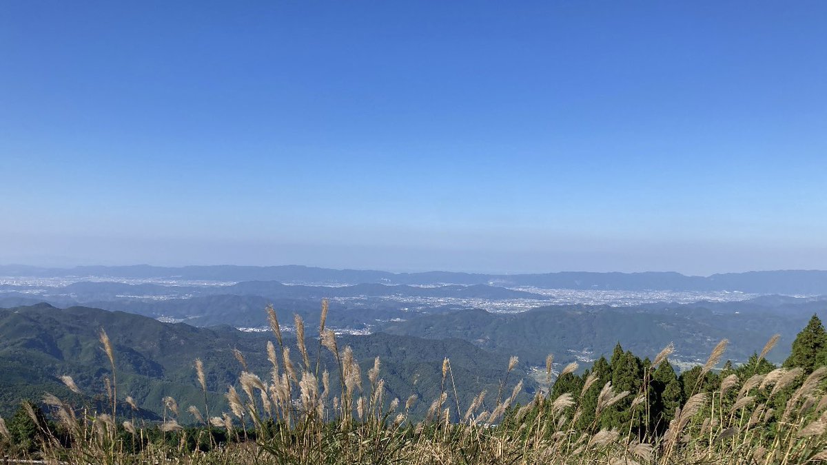 Itsuki_9824's tweet photo. 大自然の中、natureとnaturalの違いについて友人と議論しました🌾

「名詞と形容詞」という風情のかけらもない結論で幕を閉じました笑

 #生石高原 https://t.co/wCSmm2xaS0