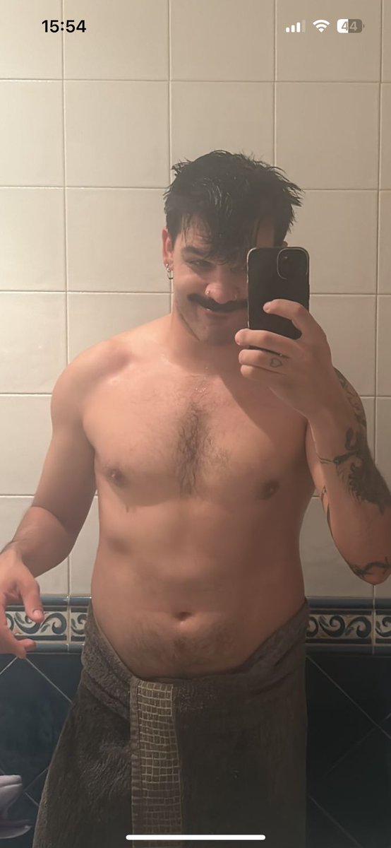 bigotitos2000's tweet photo. Una foto terrorífica pero estoy a dos abdominales de hacerme only fans https://t.co/KCjRLCe5BH