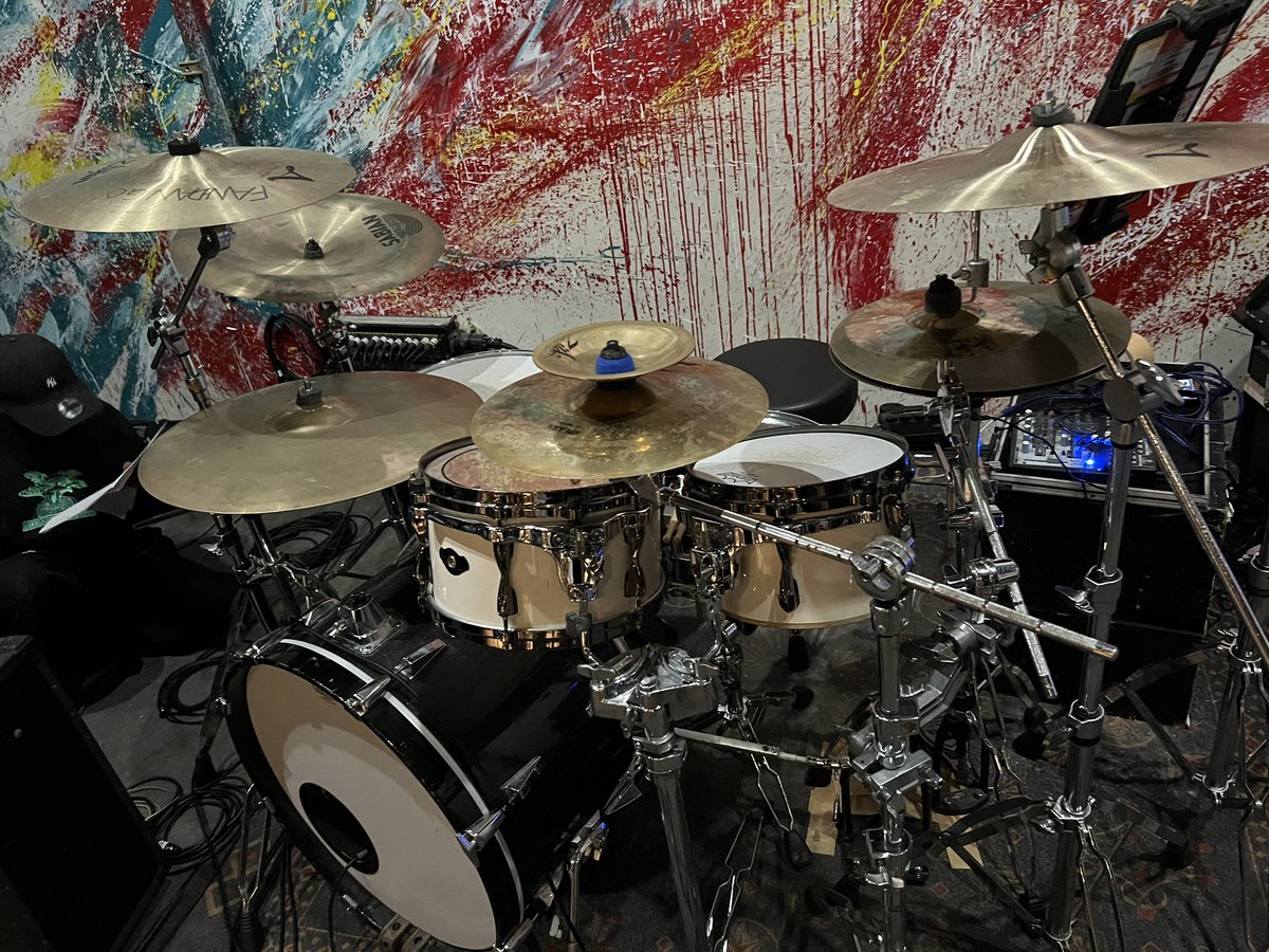 BUN_HARVEST's tweet photo. 昨日と今日のお城。
GELUGUGUではサブスネア代わりに10インチを使ってます。
基本は12.16の3点セットからの派生。
白タム使う機会が増えてうれしい限り
@TAMADRUM_Japan
#tamadrum https://t.co/cTBL9N8Ruk