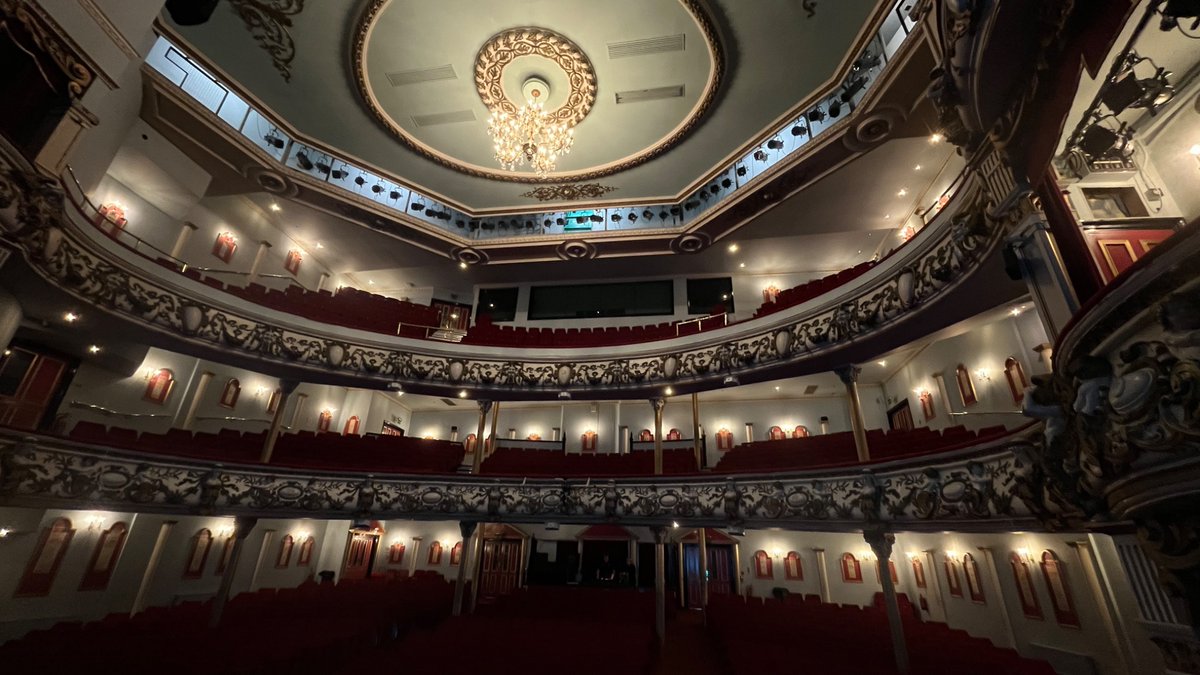 Super gorgeous <a href="/SwanseaGrand/">Swansea Grand Theatre</a>  the broom has landed here for three shows, next stop <a href="/watfordpalace/">Watford Palace</a> tallstories.org.uk/dates-and-tick…