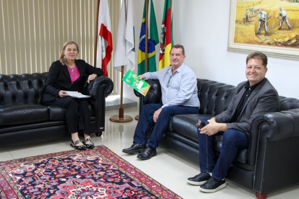 MPT-RS recebe visita de representantes de consórcios intermunicipais

💻link.mpt.mp.br/U5GNcbb
📷Ascom MPT